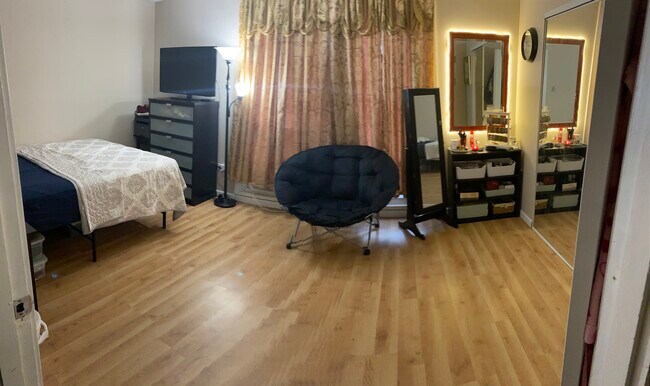 Master Bedroom - 1848 Mannheim Rd