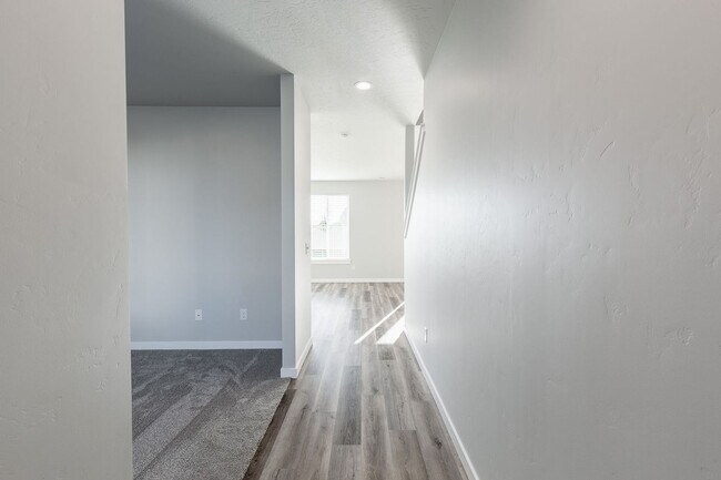 Foto del edificio - BRAND NEW 4 Bed 2.5 Bath Home