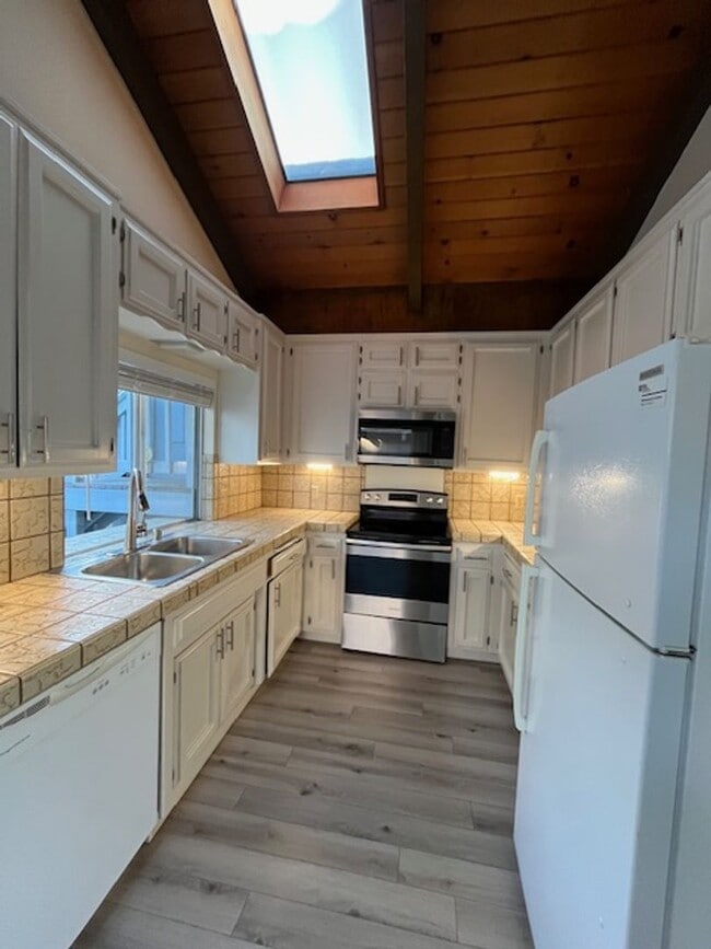 Building Photo - 1618 Square Foot Tri-Level Home in Cayucos with Ocean Views