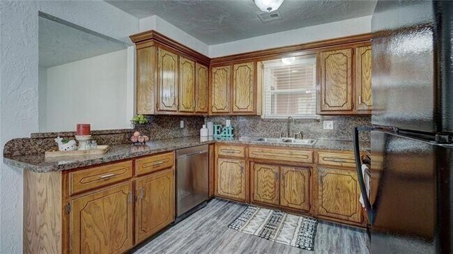 Foto del edificio - 4 Bed 2 Bath-South Gate Addition of Moore, OK