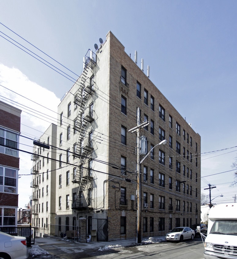 Building Photo - 4138 Barnes Ave