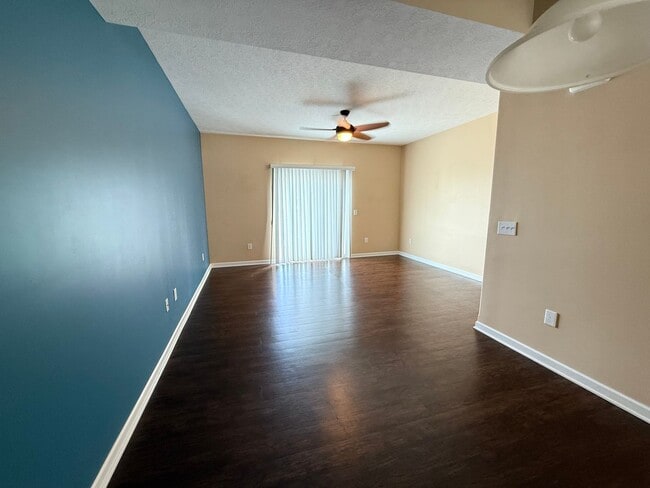 Foto del edificio - 5422_HOLLY_RIVER_AVE