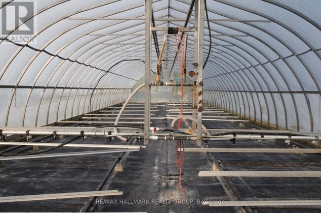 Building Photo - 1579 9th Line Rd