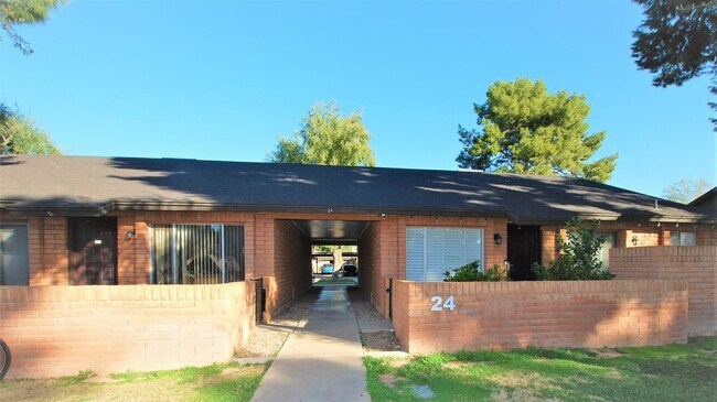 Building Photo - Awesome Tempe Condo 32 Mill/Southern