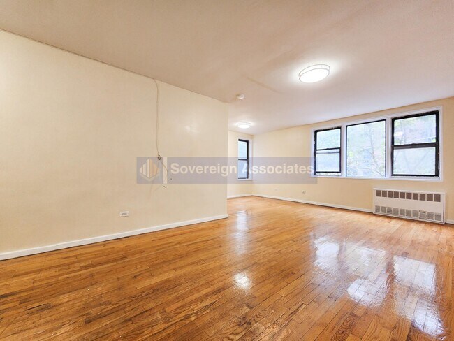 Foto del edificio - 6645 Broadway