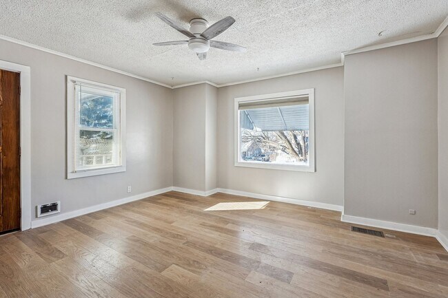 Building Photo - Cozy 2 Bedroom with Ample Parking & Outdoor Storage!!