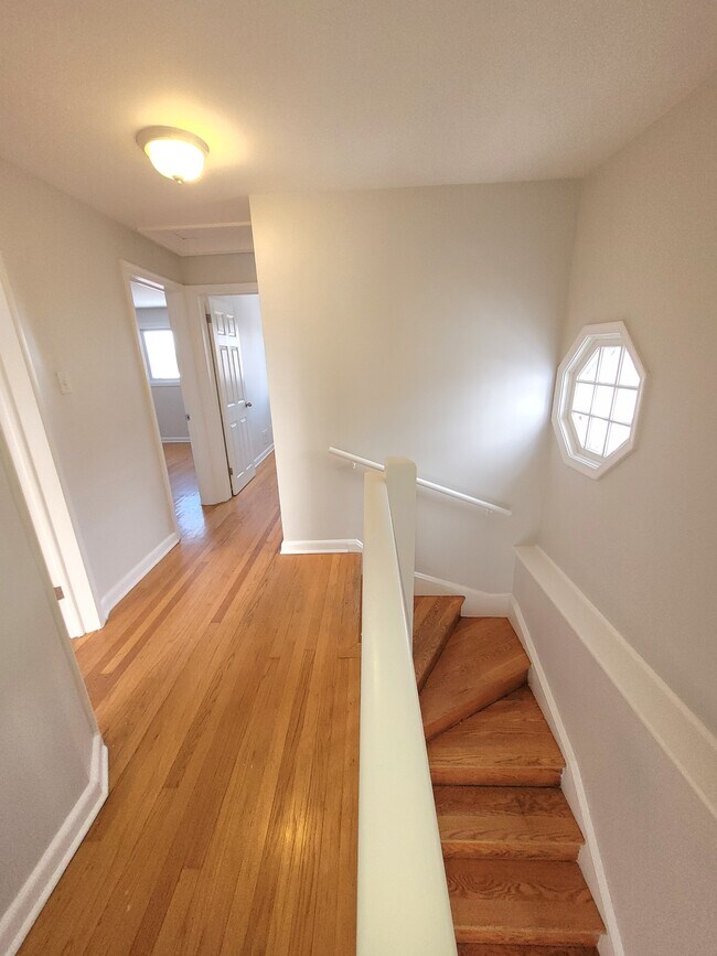 Photo du bâtiment - 1677 Baseline Rd