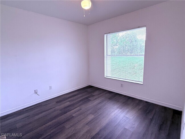 Foto del edificio - 1135 Harry Ave S