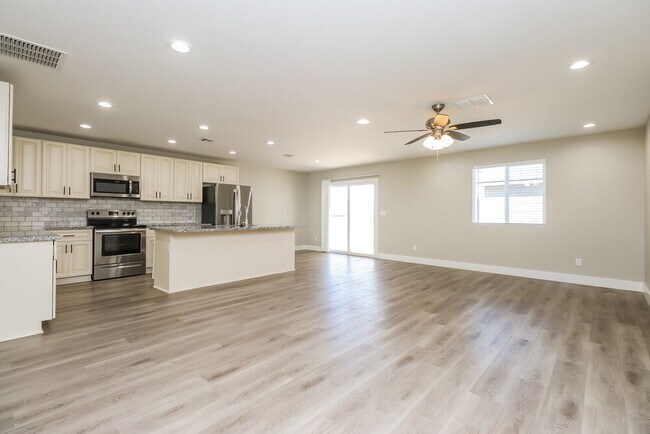 Building Photo - 5112 S 23rd Ave
