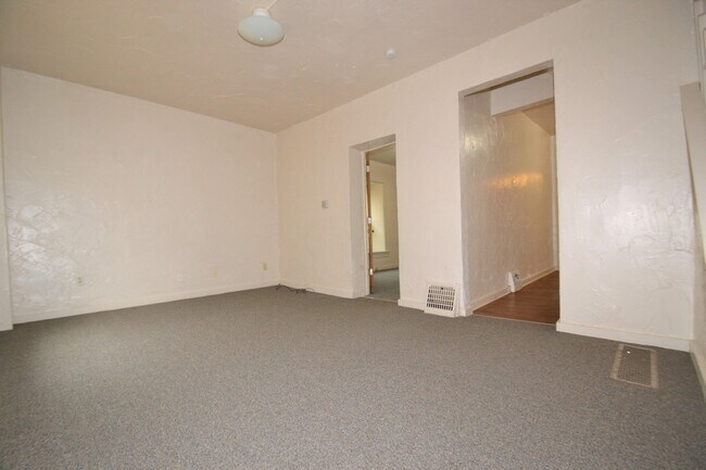 Building Photo - 406 Kling St