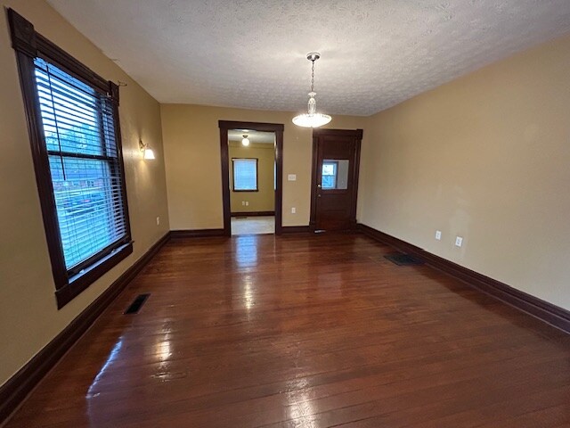 Foto del edificio - 96 E Franklin St