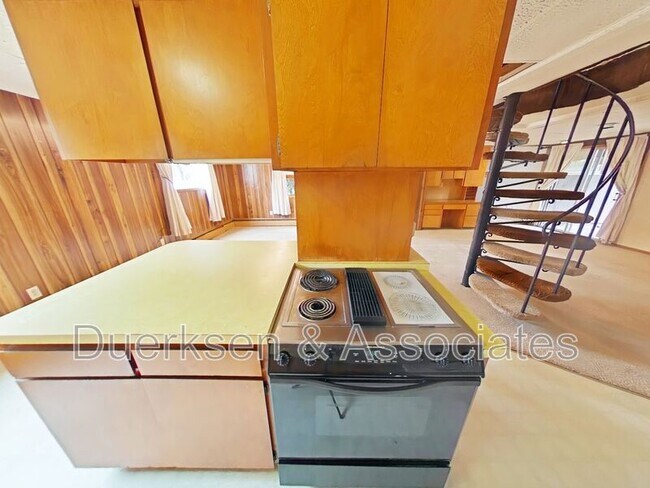 Building Photo - 1804 SW Brooklane Dr