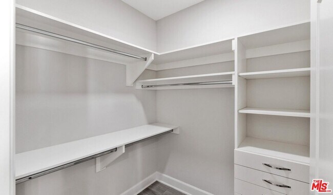 Foto del edificio - 5553 W 6th St