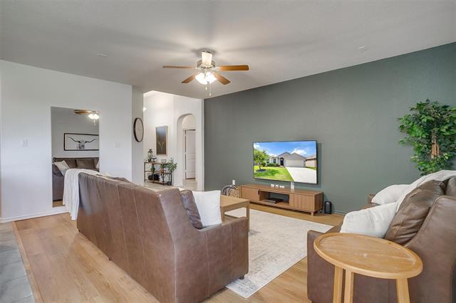 Foto del edificio - 1424 Doe Meadow Dr