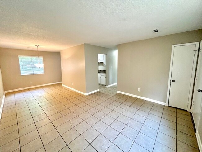 Foto del edificio - 2417 Mt Vernon Rd NW