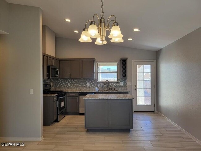 Foto del edificio - 15017 Dream Ct