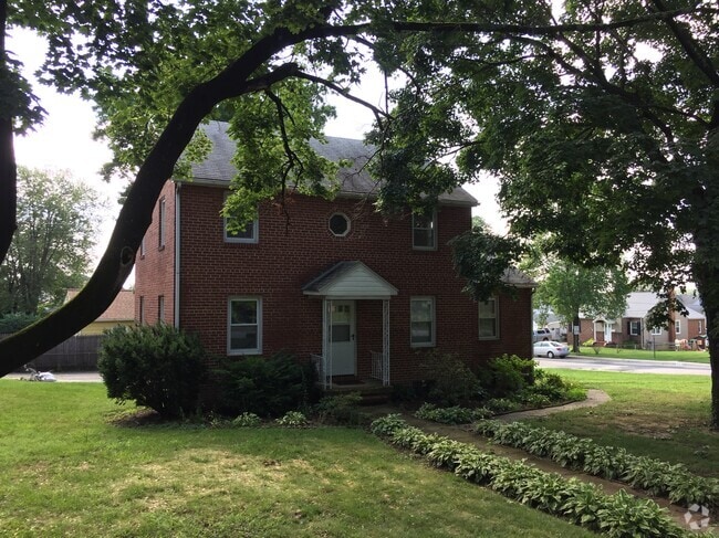 Building Photo - 7 Hollins Ferry Rd S