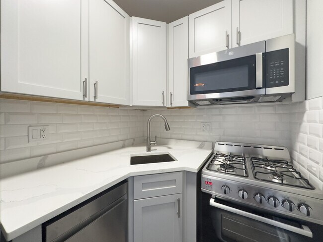 Foto del edificio - 545 W Belmont Ave