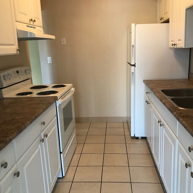 Photo du bâtiment - 2 Bed 1.5 Bath Unit in Red Deer, AB