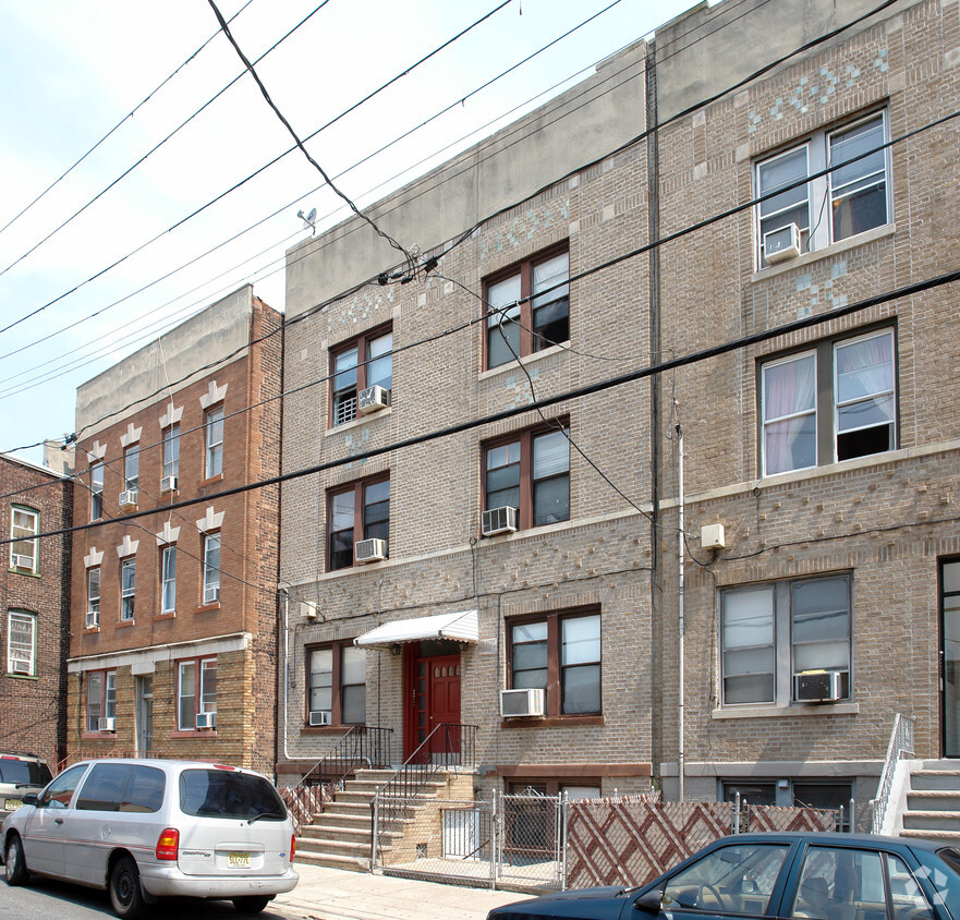 Primary Photo - 322 56th St