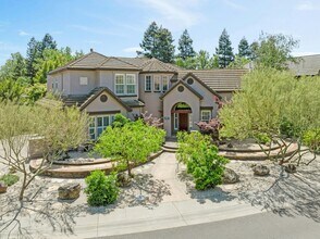 Building Photo - 3423 La Playa Dr