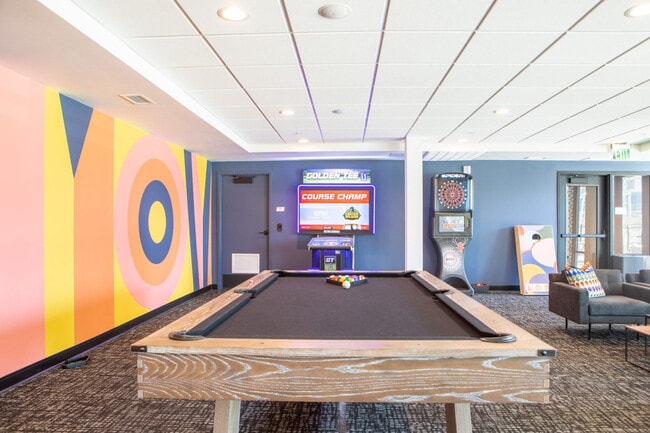 Building Photo - 1237 N Van Buren St