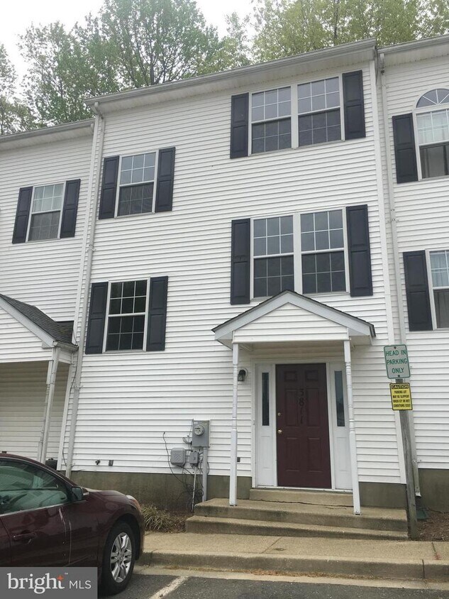 3811 Harbor Rd, Chesapeake Beach, MD 20732 Townhome Rentals in