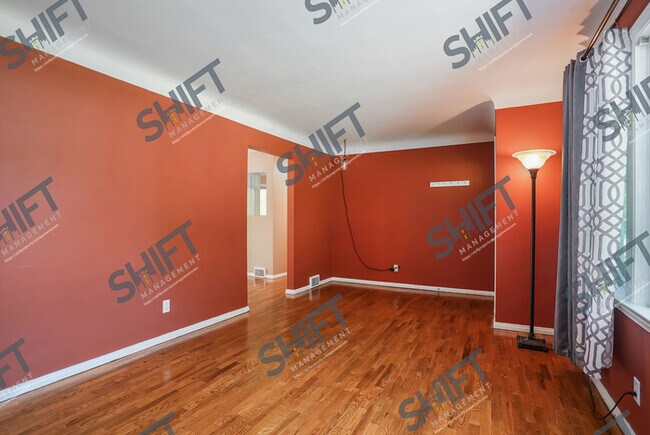 Building Photo - 2864 Foster - Updated Home!