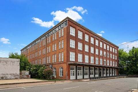 Foto del edificio - United Jewelers and Lee Hardware Apartments