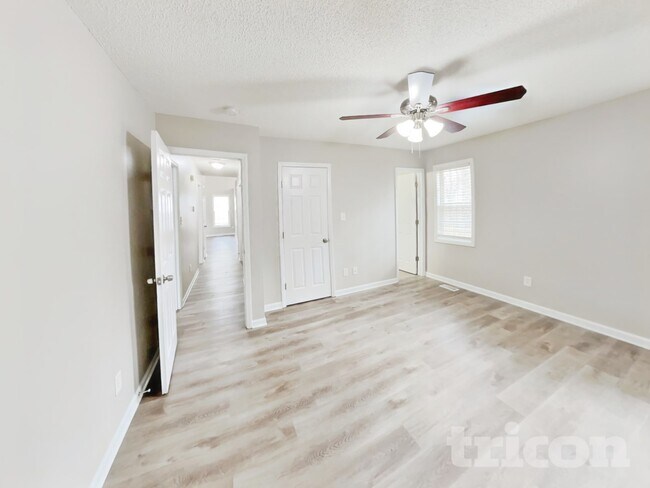 Foto del edificio - 1027 Laurel Leaf Rd