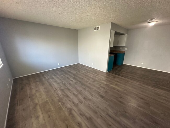 Foto del edificio - Water, Sewer, Garbage paid