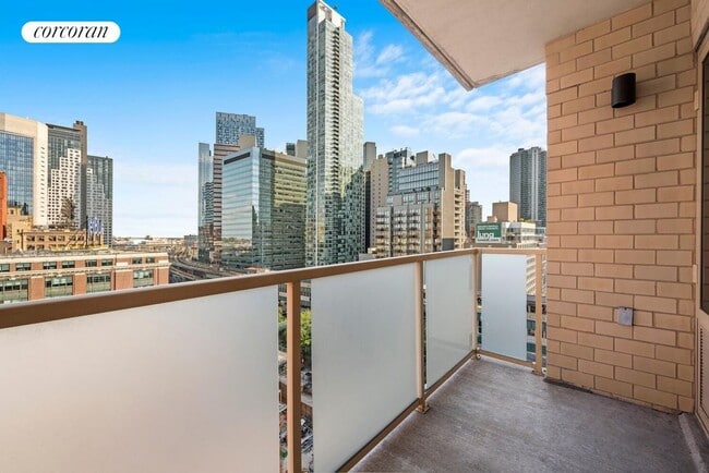 Foto del edificio - 41-34 Crescent St