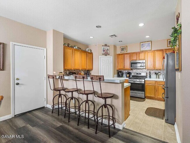 Building Photo - 2562 Kenwood Ct