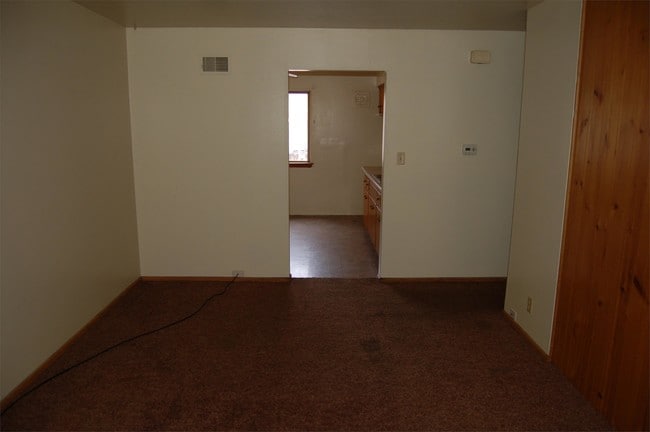 Building Photo - 8511 W Mill Rd