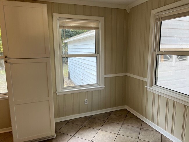 Building Photo - 113 Rue Max St