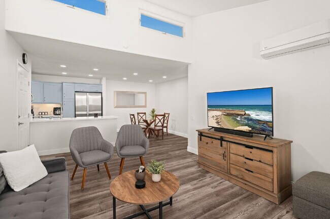 Foto del edificio - 3BR/2BA Condo with Vaulted Ceilings, Close Proximity to UCSD and Medical Centers! Available APRIL...