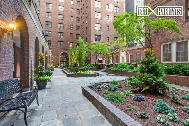 Building Photo - 160 E 48th St