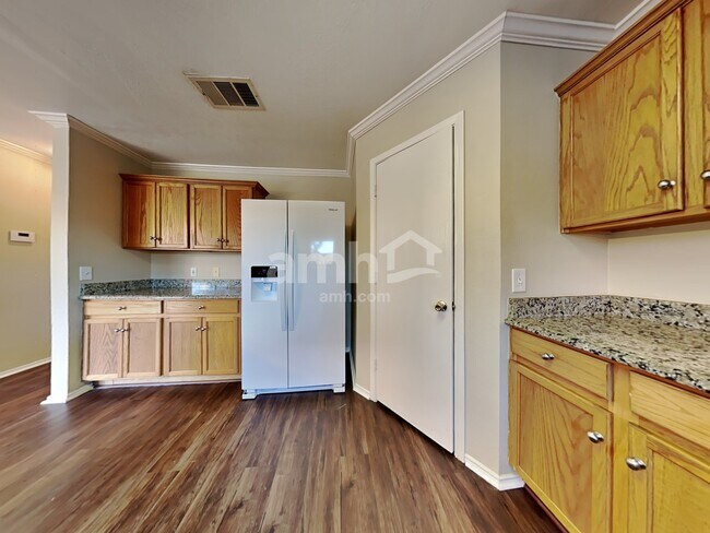 Building Photo - 3104 Pinehurst Ct