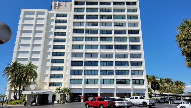Annual UNfurnished Siesta Key Gulf front 2/2 condo with water views! - Annual UNfurnished Siesta Key Gulf front 2/2 condo with water views!