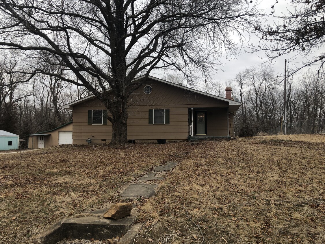 Primary Photo - 438 E Elm St