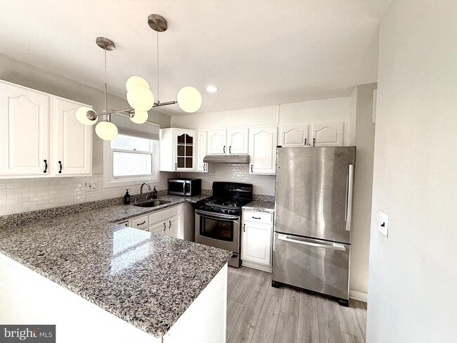 Building Photo - 819 Carrington Ave