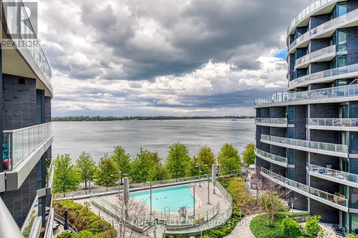 Photo principale - 1-611 Edgewater Dr