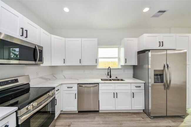 Foto del edificio - 8501 Autumn Ln