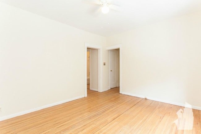 Building Photo - 624 W Barry Ave