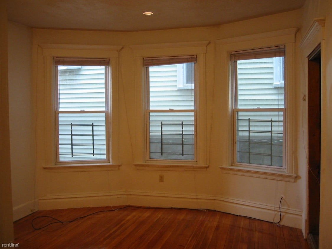 Building Photo - 158 Hillside St