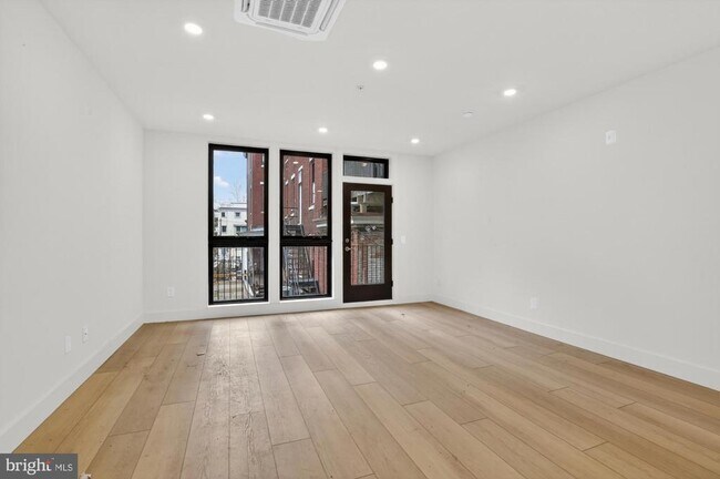 Building Photo - 2007 Cambridge St