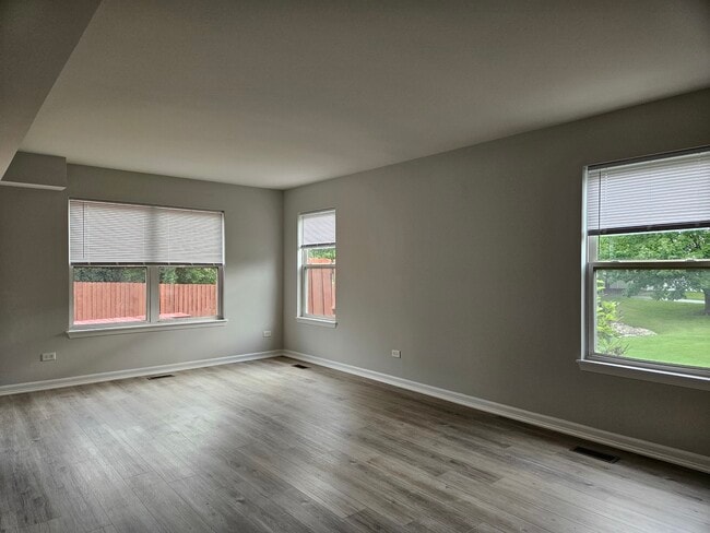 Building Photo - 2507 Sumac Dr
