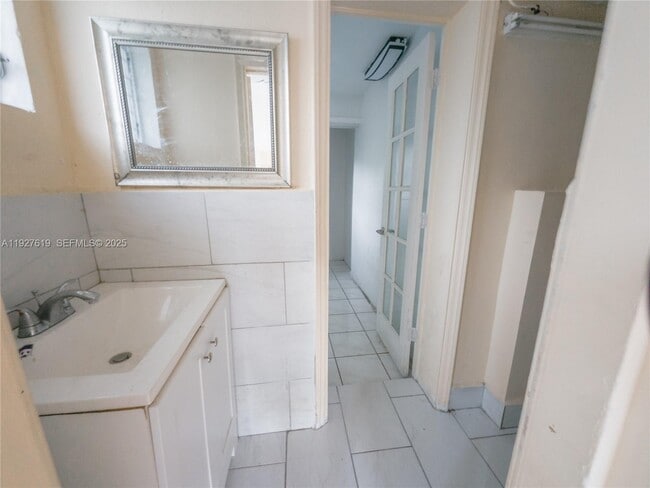 Building Photo - 2575 SW 59th Ave