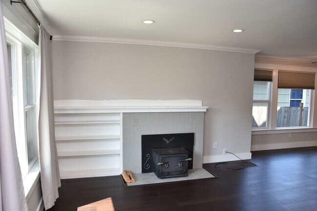 Building Photo - Proctor District 2 Bedroom 1.75 Bathroom H...