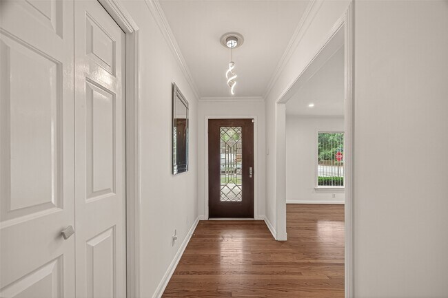 Foto del edificio - 5666 Overbrook Ln
